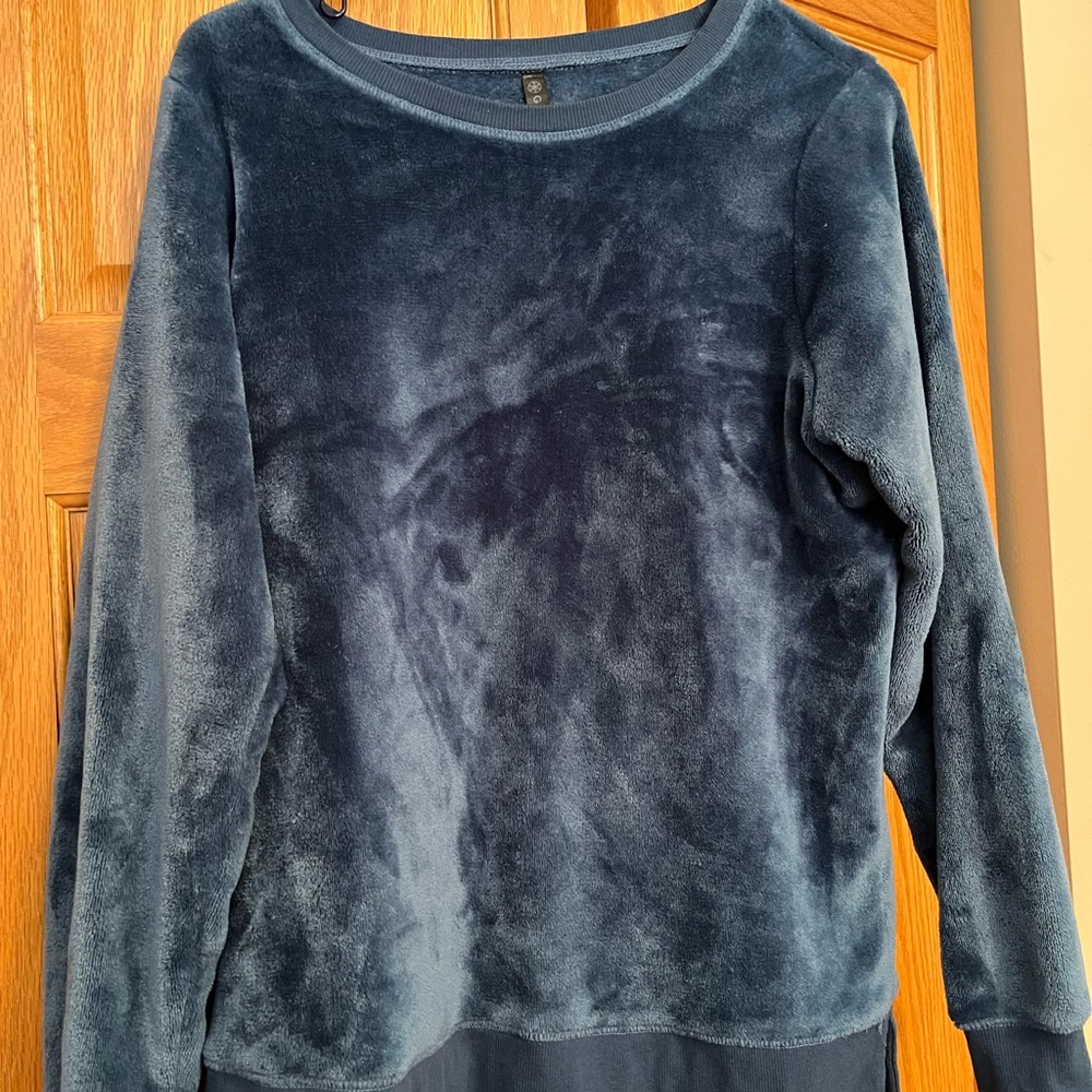 Gaiam super soft crew neck sweatshirt. Barely worn.